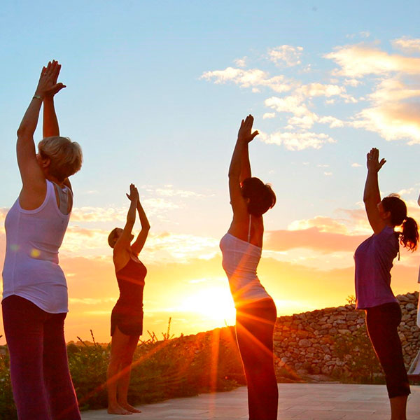 Pratique de fin de journée: yoga restaurateur, stretching ou yin