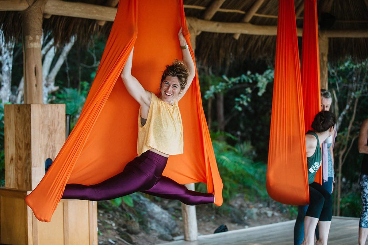 Eleva Tu Práctica De Yoga Aéreo: ¡Organiza Un Retiro De Yoga Aéreo!