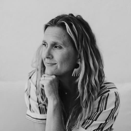 Lizzy Tyler Majka, LMFT, R-DMT Photo as a group leader at Xinalani Retreat