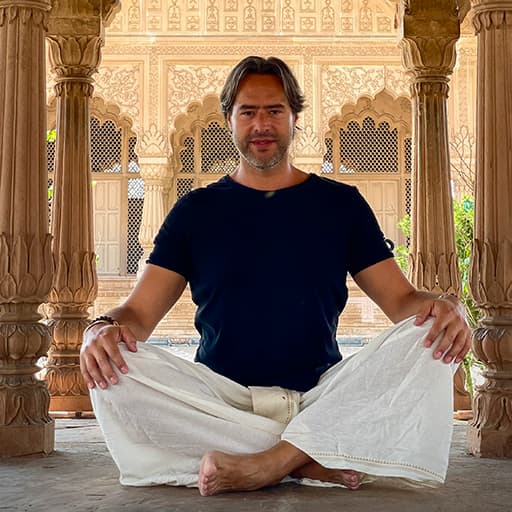 José Yunis Photo as a group leader at Xinalani Retreat