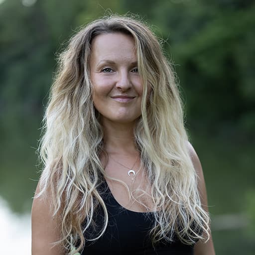 Katya Seymour Photo as a group leader at Xinalani Retreat