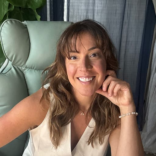 Kim Segal Photo as a group leader at Xinalani Retreat