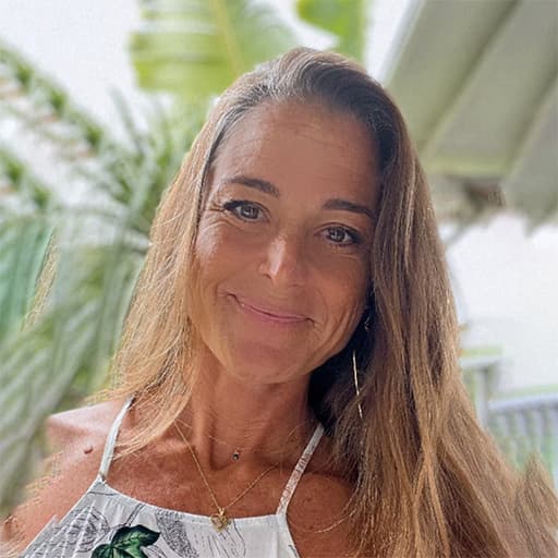 Maria Fregeau Photo as a group leader at Xinalani Retreat